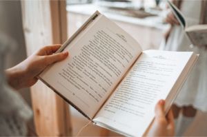 ilustrasi buku (canva.com)