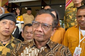 Mantan Menteri Koordinator Bidang Politik, Hukum, dan Keamanan (Menko Polhukam) Mahfud MD di Mercure Hotel, Ancol, Jakarta Utara, Sabtu (21/12/2024).(KOMPAS.com/DINDA AULIA RAMADHANTY)