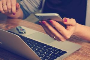 Ilustrasi pinjaman online atau pinjol, pinjaman daring.(PIXABAY/FIRMBEE)