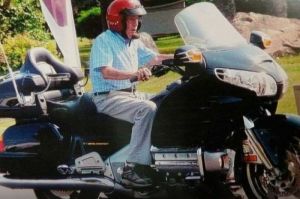 Ilustrasi lansia mengendarai motor.(rideapart.com)