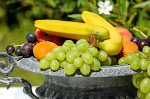 Ilustrasi buah-buahan segar. Penderita diabetes sebaiknya menghindari konsumsi beberapa jenis buah agar kadar gula darahnya tidak naik dalam waktu cepat.(PIXABAY/COULEUR)