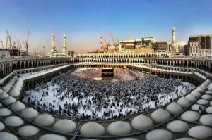 Ilustrasi haji. Kementerian Agama (Kemenag) mengimbau kepada jamaah calon haji Indonesia untuk mandi dan mengenakan kain ihram sejak dari hotel di Madinah sebelum bertolak ke Makkah.