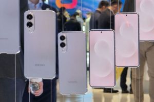 Samsung Galaxy S25 Edge dirumorkan bakal hadir dengan bodi lebih ringan (162 gram) dan lebih tipis (hanya 5,84 mm) dibanding model Galaxy S25 series lainnya. (KOMPAS.com/ Galuh Putri Riyanto)