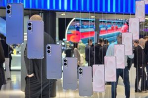 Menurut pembocor gadget (tipster) kenamaan leaker Ice Universe, Galaxy S25 Edge bakal dibanderol dengan harga yang mirip dengan Galaxy S25 Plus, yakni perkiraan harga awal sekitar 999 dollar AS