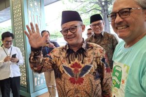Menteri Pendidikan Dasar dan Menengah saat menghadiri acara Mudik Asyik Baca Buku 2025 di Stasiun Pasar Senen, Jakarta Pusat, Rabu (26/03/25).(KOMPAS.com/YOVIE GIVEN NATA WIDJAJA)