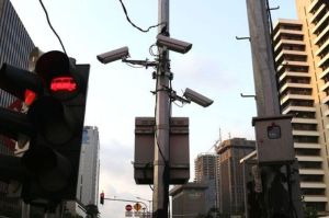 Kamera ETLE di Simpang Sarinah Jalan MH Thamrin, untuk implementasi ETLE atau tilang elektronik.(KOMPAS.com/ GHULAM M NAYAZRI)