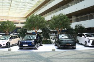 Sejumlah mobil listrik Aion yang dipamerkan di pusat riset dan desain di Guangzhou, China.(Dok. Aion Indonesia )