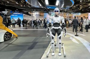 Robot canggih Chery bernama AiMOGA(Gilang Satria/Kompas.com)