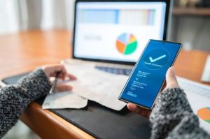 Ilustrasi pinjaman online, pinjol. OJK panggil Rupiah Cepat atas keluhan dana pinjaman masuk tanpa persetujuan.(iStock/ cofotoisme)