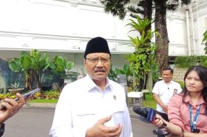 Menteri Sosial (Mensos) Saifullah Yusuf atau Gus Ipul di Kompleks Istana, Jakarta, Rabu (30/4/2025).(KOMPAS.com/Rahel)