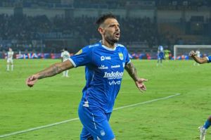 Gelandang Persib Bandung Tyronne del Pino segera selesaikan tugas juara di Liga 1 2024-2025. (KOMPAS.com/ADIL NURSALAM)