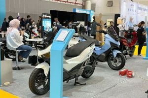 Booth Maka Motors di PEVS 2025(KOMPAS.com/DIO DANANJAYA)
