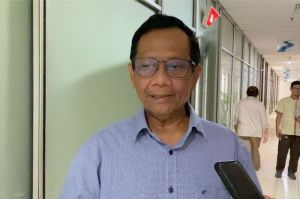 Pakar Hukum Tata Negara Mahfud MD saat berkunjung ke Gedung Kompas Gramedia, Jakarta Pusat, Senin (5/5/2025). (KOMPAS.com/FIKA NURUL ULYA)