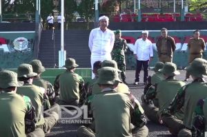 Gubernur Jawa Barat Dedi Mulyadi saat meninjau peserta program pendidikan militer di Rindam III Siliwangi, Bandung, Jawa Barat.(Tangkapan layar video Youtube Dedi Mulyadi)