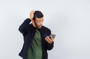 Ilustrasi ekspresi menerima chat penipuan WhatsApp(Kompas.com/soffyaranti)
