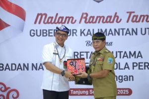 Sekretaris BNPP Komjen Pol. Makhruzi Rahman (kiri) bertemu dengan Gubernur Kalimantan Utara (Kaltara) Zainal A. Paliwang ???????di Tanjung Selor, Kaltara, Senin (5/5/2025). ()