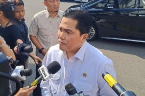 Menteri BUMN Erick Thohir saat ditemui di Istana, Jakarta, Kamis (8/5/2025). (KOMPAS.com/ADHYASTA DIRGANTARA)