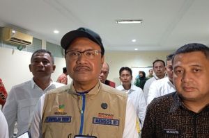 Menteri Sosial (Mensos) Saifullah Yusuf (Gus Ipul) saat meninjau ruang kelas yang akan dijadikan sebagai sekolah rakyat di gedung Badan Pengembangan Sumber Daya Manusia (BPSDM) Sulsel