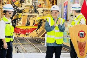 Gubernur Jakarta Pramono Anung meresmikan peluncuran Tunnel Boring Machine (TBM) 1 CP202 untuk proyek MRT Jakarta fase 2A di Stasiun Harmoni, Jumat (9/5/2025).(Kompas.com/ Ruby Rachmadina)