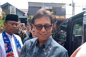 Menteri Kesehatan (Menkes) Budi Gunadi Sadikin saat ditemui di Kantor Kelurahan Rambutan, Kecamatan Ciracas, Jakarta Timur, Jumat (9/5/2025).(KOMPAS.com/FIRDA JANATI)