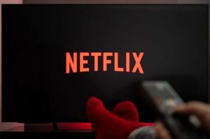 Ilustrasi logo Netflix di aplikasi televisi.(Shutterstock)