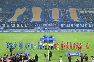 Suasana Stadion Gelora Bandung Lautan Api (GBLA) kandang Persib Bandung saat menghadapi Barito Putera pada laga pekan ke-32 Liga 1 2024-2025, Jumat (9/5/2025).
