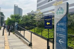 Pintu masuk baru Stasiun Tanjung Barat, Jalan Lenteng Agung Raya, Jakarta Selatan, Senin (12/5/2025).(KOMPAS.com/DINDA AULIA RAMADHANTY)