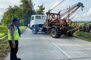 Sebuah kecelakaan lalu lintas tragis merenggut nyawa tiga orang di Jalan Raya Karangbolong, tepatnya di wilayah Desa Rogodono, Kecamatan Buayan, Kabupaten Kebumen, pada Senin (12/5/2025).