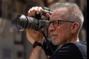 Ilustrasi Lumix S1 II digunakan untuk memotret gambar(YouTube/ Three Blind Men and An Elephant)
