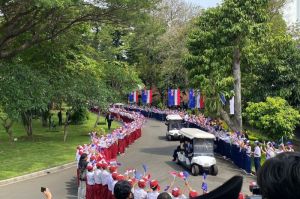 Presiden Prabowo Subianto dan Perdana Menteri (PM) Australia menaiki buggy car menuju Istana Negara untuk santap siang bersama, Kamis (15/5/2025). (KOMPAS.com/FIKA NURUL ULYA)