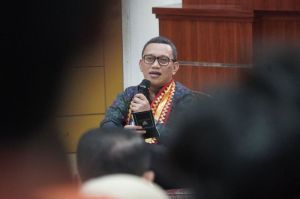 Menteri Pelindungan Pekerja Migran Indonesia (P2MI) Abdul Kadir Karding hadir sebagai dosen tamu dalam kuliah umum di Universitas Lampung (Unila), Jumat (16/5/2025).(DOK. Kementerian P2MI)