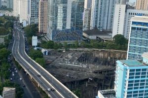 Potret proyek mangkrak di Jalan Sudirman diambil dari Intiland Tower (Foto: Lidia Pratama Febrian)(Hanifah Salsabila)