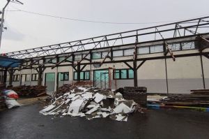 Kondisi beberapa ruang kelas di Gedung C dan D Sekolah Luar Biasa (SLB) Negeri Pajajaran, Kota Bandung yang sudah dibongkar untuk dijadikan Sekolah Rakyat, Jumat (16/5/2025).(Kompas.com/Faqih Rohman