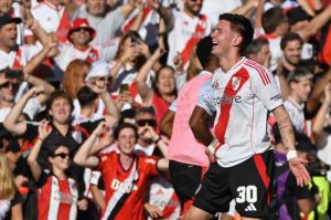 Franco Mastantuono, gelandang serang berusia 17 tahun milik River Plate, kini menjadi buruan klub-klub besar Eropa. Real Madrid dilaporkan menjadi tujuan berikut sang pemain.(X/RIVER PLATE)