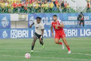 Momen perebutan bola dalam laga pekan ke-33 Liga 1 2024-2025 antara Barito Putera vs PSM Makassar di Stadion Demang Lehman, Sabtu (17/5/2025).(Media sosial X PSM Makassar @PSM_Makassar)
