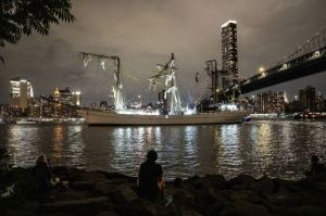 Tiang kapal Cuauhtemoc milik Angkatan Laut (AL) Meksiko patah setelah menabrak jembatan Brooklyn di New York, Amerika Serikat, Sabtu (17/5/2025) malam waktu setempat.
