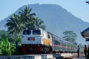 PT KAI sukses menjaga ketepatan waktu keberangkatan hingga 99,69 persen selama Angkutan Lebaran 2025, meningkatkan kepercayaan masyarakat terhadap moda transportasi kereta api.(Dok. KAI)  A