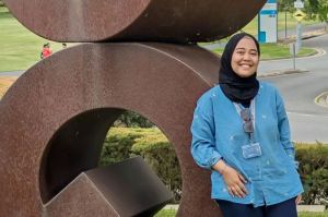 Penerima Beasiswa AAS, Shintia Yunita Arini SKM MKKK yang merupakan Dosen Fakultas Kesehatan Masyarakat (FKM) Universitas Airlangga (Unair)(DOK. Unair)
