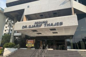 Museum Tragedi 12 Mei 1998 berlokasi di dalam Universitas Trisakti. Tepatnya di lobi Gedung Dr Syarif Thajeb, Universitas Trisakti Kampus A, Jakarta Barat.(Kompas.com/Krisda Tiofani)