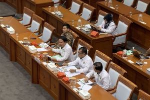 Direktur Jenderal Penyelenggaraan Haji dan Umrah (Dirjen PHU) Kementerian Agama Hilman Latief dalam rapat bersama Komisi VIII DPR RI, Senayan, Senin (19/5/2025).(KOMPAS.com/FIRDA JANATI)
