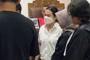 Terdakwa Darmawati saat menghadiri persidangan di Pengadilan Negeri (PN) Jakarta Selatan, Selasa (20/5/2025).(KOMPAS.com/BAHARUDIN AL FARISI)