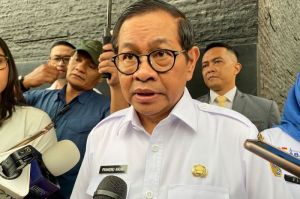 Gubernur DKI Jakarta, Pramono Anung, menjelaskan soal upaya mitigas krisis iklim, di Jakarta Pusat, Rabu (21/5/2025). (KOMPAS.com/ZINTAN PRIHATINI)