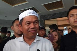 Gubernur Jawa Barat Dedi Mulyadi usai mengunjungi RSUD Karawang, Rabu (21/5/2025).(KOMPAS.COM/FARIDA)