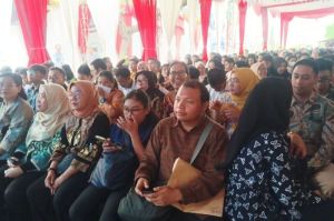 Para peserta Job Fair 2025 Kemenaker mengikuti arahan dari Menteri Ketenagakerjaan Yassierli sebelum mengikuti job fair di Kantor Kemenaker, Jakarta, Kamis (22/2025).(Kompas.com/Dian Erika)