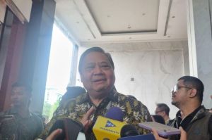 Menteri Koordinator Bidang Perekonomian Airlangga Hartarto setelah acara pelantikan di Gedung Kemenkeu, Jakarta, Jumat (23/5/2025).(KOMPAS.com/ISNA RIFKA SRI RAHAYU )