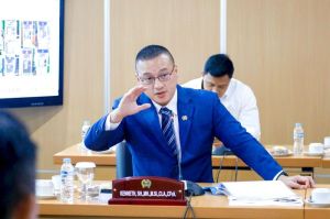 Anggota DPRD Jakrta dari Fraksi PDIP, Hardiyanto Kenneth mendorong Pemerintah Provinsi (Pemprov) membentuk Badan Usaha Milik Daerah (BUMD) khusus parkir guna menata sistem parkir yang amburad