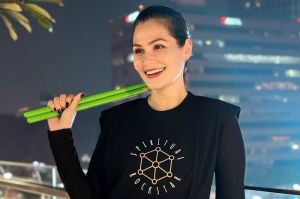 Rima Melati bagikan cara berdamai dengan diri sendiri usai menopause.(Bidik layar akun Instagram Rima Melati)
