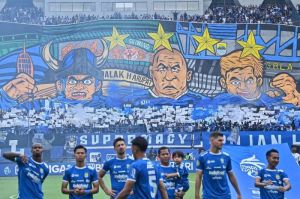 Tifo raksasa bobotoh di laga Persib Bandung vs Persis Solo. Persib Bandung menuntaskan musim juara Liga 1 2024-2025 dengan menghadapi Persis Solo, Sabtu (24/5/2025)