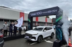 Chery serahkan 100 unit Chery Tiggo 8 CSH ke konsumen pertama.(KOMPAS.com/Gilang)