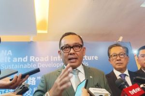 Wakil Menteri Investasi dan Hilirisasi/Wakil Kepala BKPM, Todotua Pasaribu usai menghadiri acara Global Business Summit di Kantor Kementerian Investasi, Jakarta, Minggu (25/5/2025).